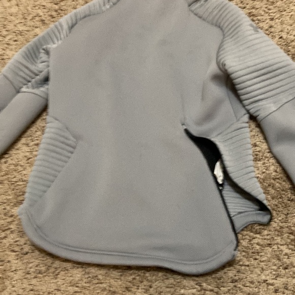 Grey under armour sweatshirt - Picture 4 of 5